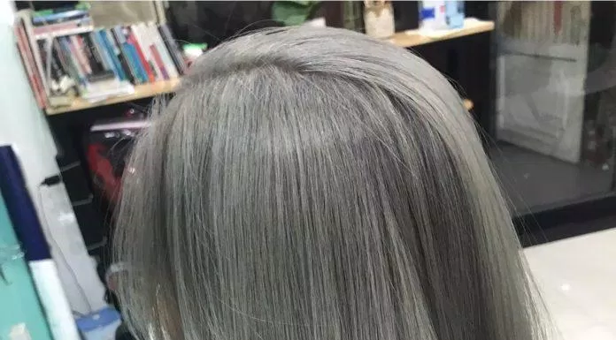 Mẫu tóc ngắn được nhuộm xám xanh. Nguồn: Fanpage Hea Hea