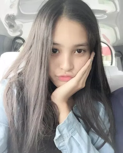 Tiểu Vy đăng quang ngôi vị hoa hậu khi còn khá trẻ và được sự ủng hộ về nhan sắc từ khán giả (Nguồn ảnh: Internet). Tiểu Vy đăng quang ngôi vị hoa hậu khi còn khá trẻ và được sự ủng hộ về nhan sắc từ khán giả (Nguồn ảnh: Internet).