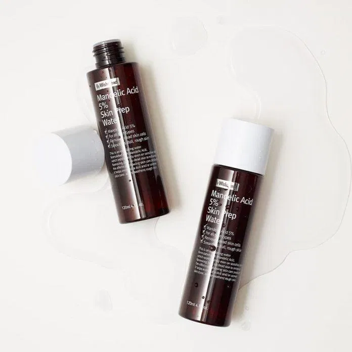 By Wishtrend Mandelic Acid 5% Skin Prep Water là sản phẩm tẩy da chết hóa học dịu nhẹ (nguồn: Internet). By Wishtrend Mandelic Acid 5% Skin Prep Water là sản phẩm tẩy da chết hóa học dịu nhẹ (nguồn: Internet).