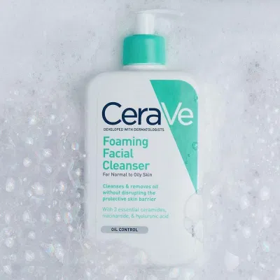 Sữa rửa mặt CeraVe Foaming Facial Cleanser giúp hỗ trợ quá trình trị mụn (Nguồn: Internet) Sữa rửa mặt CeraVe Foaming Facial Cleanser giúp hỗ trợ quá trình trị mụn (Nguồn: Internet)