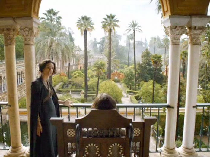 Một cảnh trong phim được quay tại cung điện Alcázar (Ảnh: Internet).