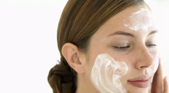 Tự làm kem chống nắng tại nhà sẽ giúp cho làn da tránh việc phải tiếp xúc nhiều với các hóa chất (Nguồn: Internet).