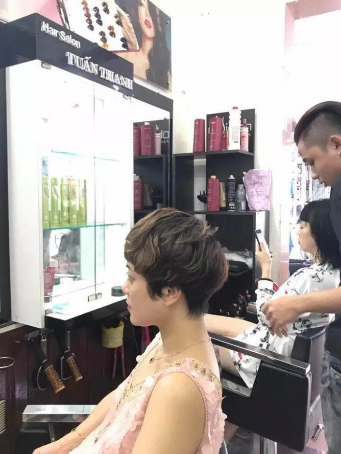 Mẫu tóc ngắn uốn xoăn tạo kiểu tại Hair Salon Tuấn Thanh (Nguồn: Hair Salon Tuấn Thanh)