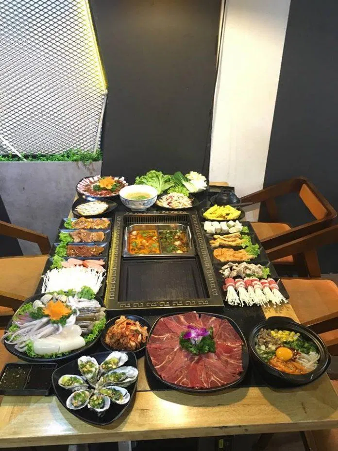 Buffet đầy món (Nguồn: Internet) Buffet đầy món (Nguồn: Internet)
