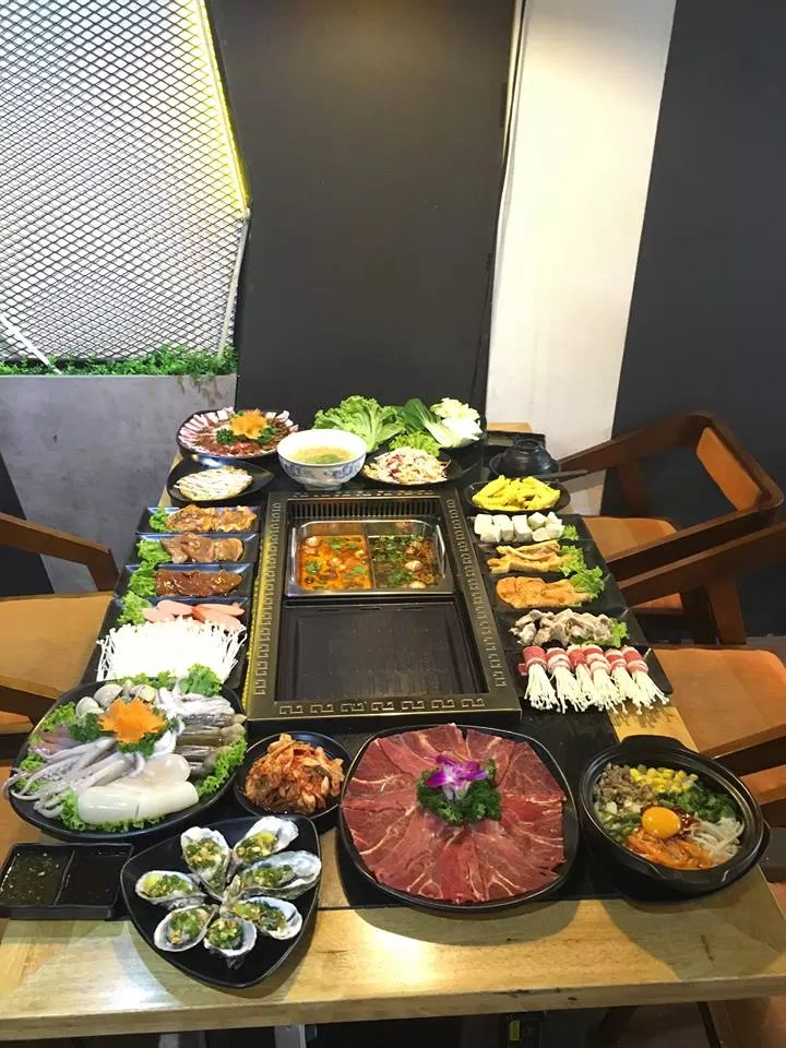 Buffet đầy món (Nguồn: Internet)