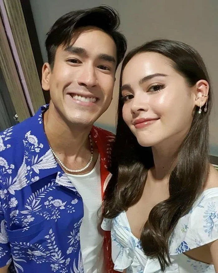 Cặp đôi có khoảng thời gian ngọt ngào bên nhau tròn 10 năm (Nguồn ảnh: Internet). Cặp đôi có khoảng thời gian ngọt ngào bên nhau tròn 10 năm (Nguồn ảnh: Internet).