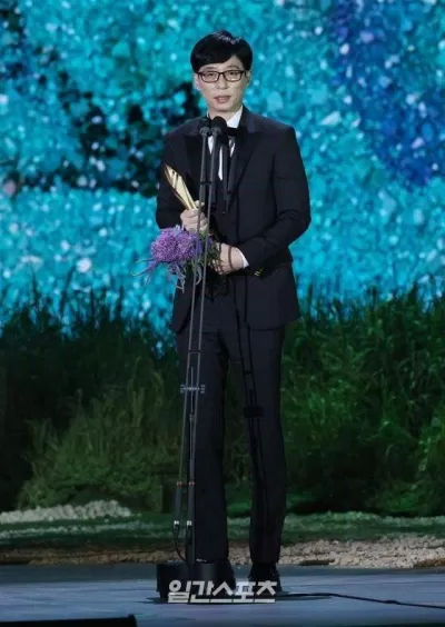 Yoo Jae Suk nhận giải thưởng danh giá tại Baeksang 2021. (Ảnh : Internet) Yoo Jae Suk nhận giải thưởng danh giá tại Baeksang 2021. (Ảnh : Internet)