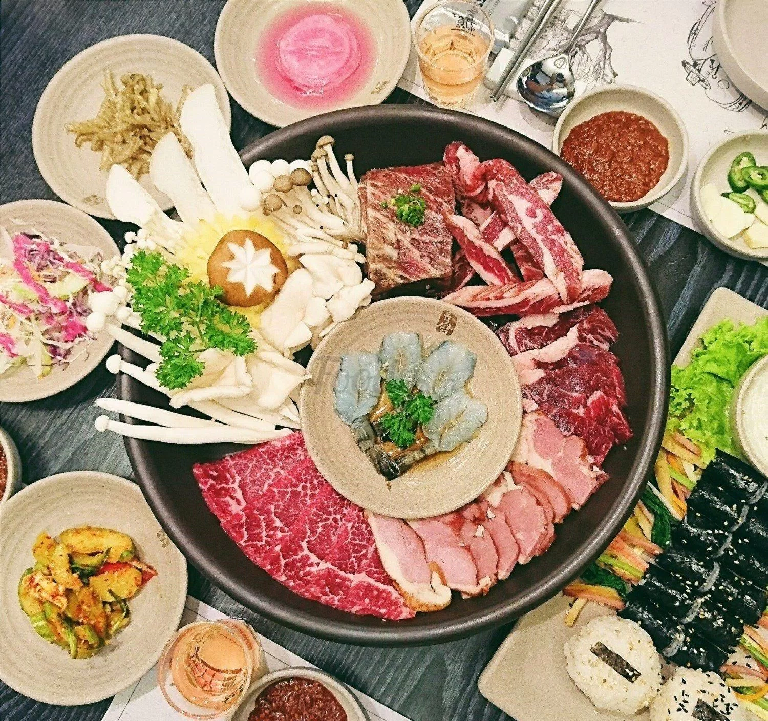 Đồ nướng tại Yukssam BBQ Buffet (Nguồn: Internet) Đồ nướng tại Yukssam BBQ Buffet (Nguồn: Internet)