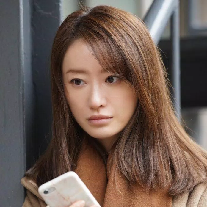 Matsumoto Marika đứng hạng 19 trong BXH những người đẹp có góc nghiêng cực phẩm nhất làng giải trí xứ Phù Tang với 110 bình chọn từ khán giả. Nữ diễn viên sinh năm 1984, hiện nay đã 37 tuổi. (Nguồn: Internet)