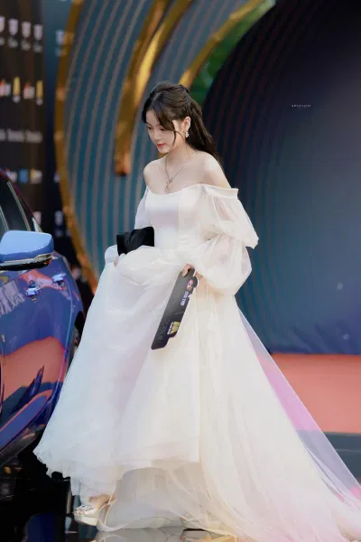 Hình ảnh của công chúa Cello tại Đêm hội Điện ảnh Weibo (Ảnh: Internet). Hình ảnh của công chúa Cello tại Đêm hội Điện ảnh Weibo (Ảnh: Internet).