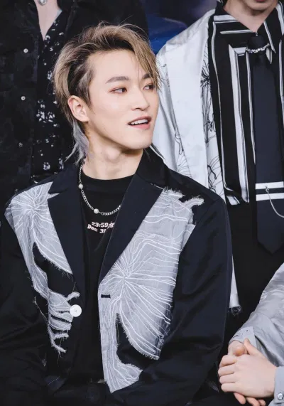 Santa ngày càng có khí chất của 1 idol hàng đầu (Ảnh: Internet). Santa ngày càng có khí chất của 1 idol hàng đầu (Ảnh: Internet).