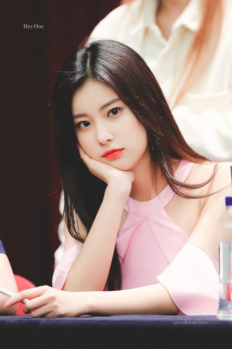 Hyewon (cựu thành viên IZ*ONE) sinh ngày 5/7/1999 và sẽ tròn 22 tuổi vào năm nay. (Nguồn: Internet)