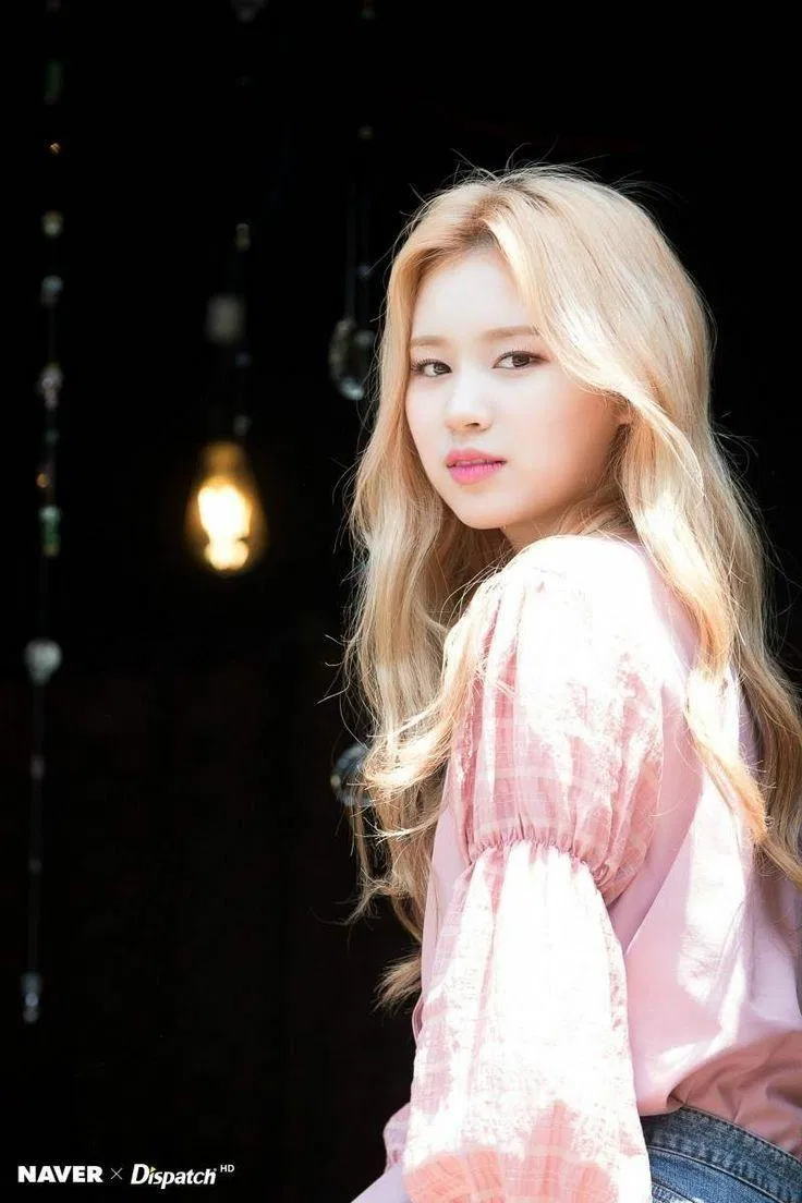 Elly (Weki Meki) sinh ngày 20/7/1998, năm nay sẽ tròn 23 tuổi. (Nguồn: Internet)