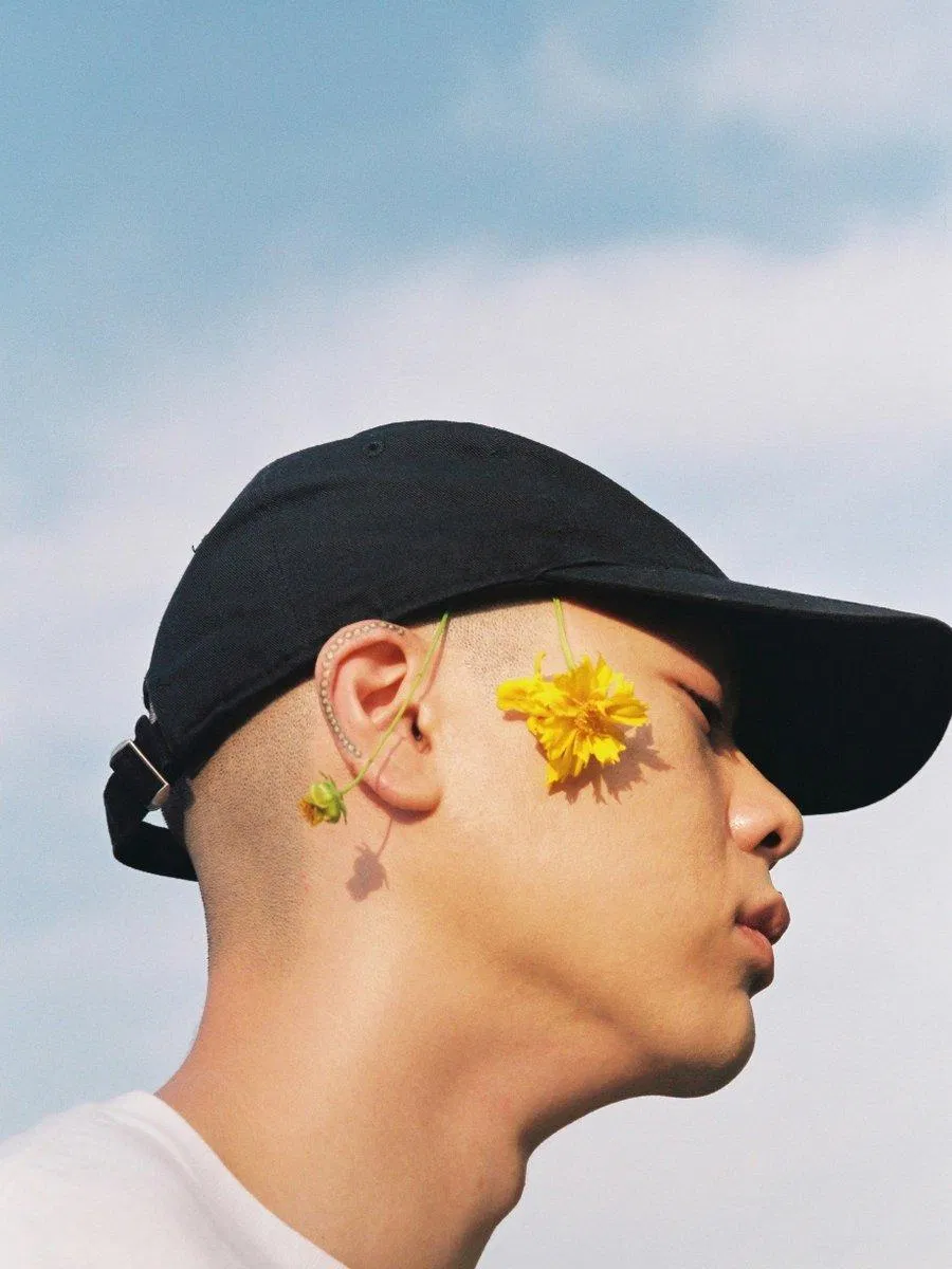 Oh Hyuk nổi tiếng với câu chuyện được cả 3 công ty lớn SM Entertainment, YG Entertainment và JYP Entertainment mời casting sau khi tham gia thử giọng. (Nguồn: Internet)