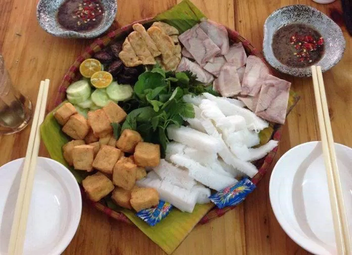 Quán Bún đậu Hoàng Anh (ảnh: internet) Một phần bún đậu tại quán (ảnh: internet)