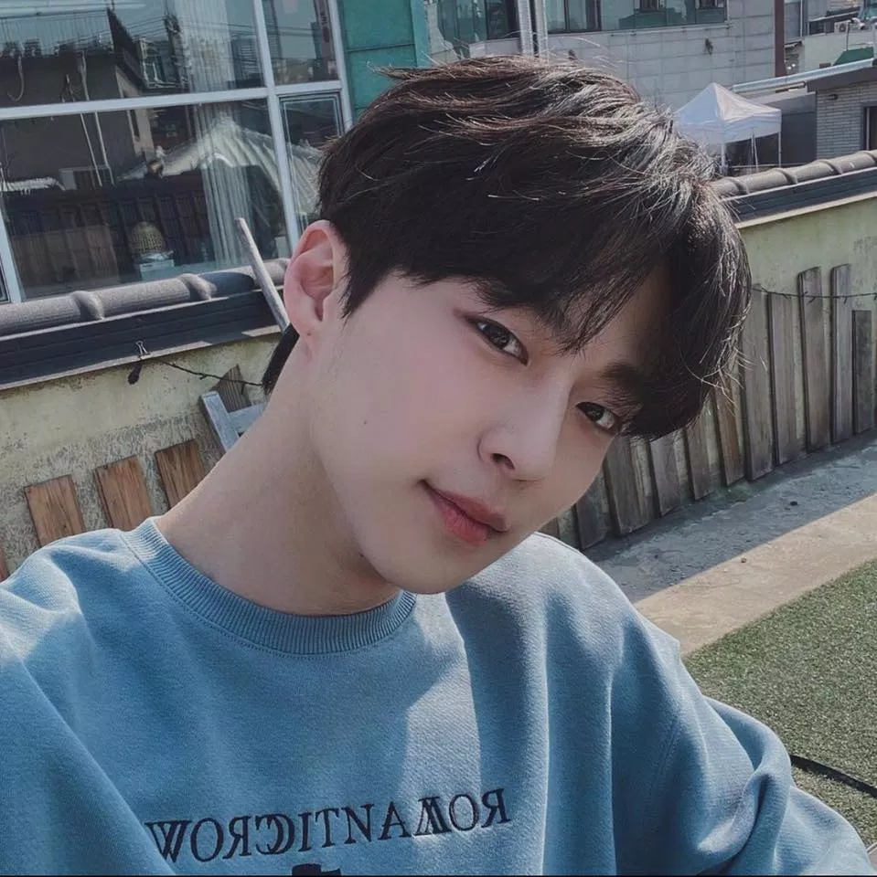 Bae In Hyuk rất thích bóng đá, bóng chày, bóng rổ và bowling (Ảnh: Internet). Bae In Hyuk rất thích bóng đá, bóng chày, bóng rổ và bowling (Ảnh: Internet).