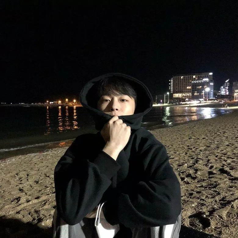 Bae In Hyuk thích dành thời gian ở một mình (Ảnh: Internet). Bae In Hyuk thích dành thời gian ở một mình (Ảnh: Internet).