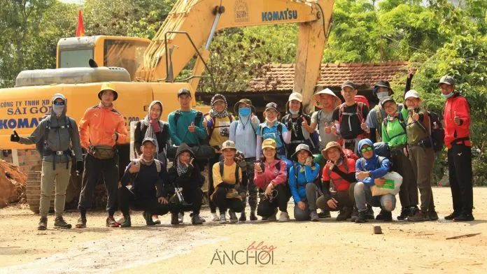 Các thành viên trong đoàn đã sẵn sàng cho chặng trekking phía trước