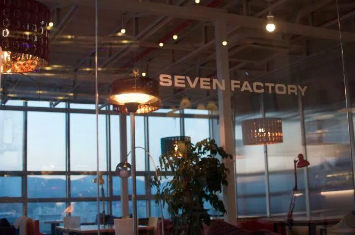 Quán cafe trên cao Seven Factory Moment (Ảnh: Internet).