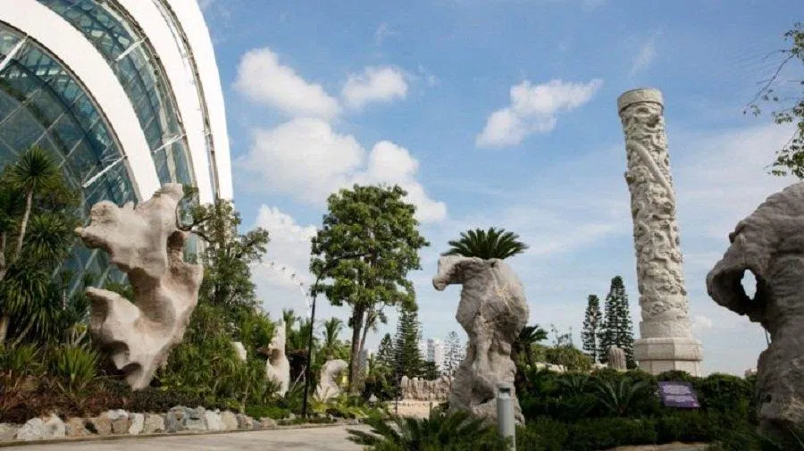 Những khối đá và cột totem trong khu vực Hẻm Núi (Ảnh: Internet). Những khối đá và cột totem trong khu vực Hẻm Núi (Ảnh: Internet).