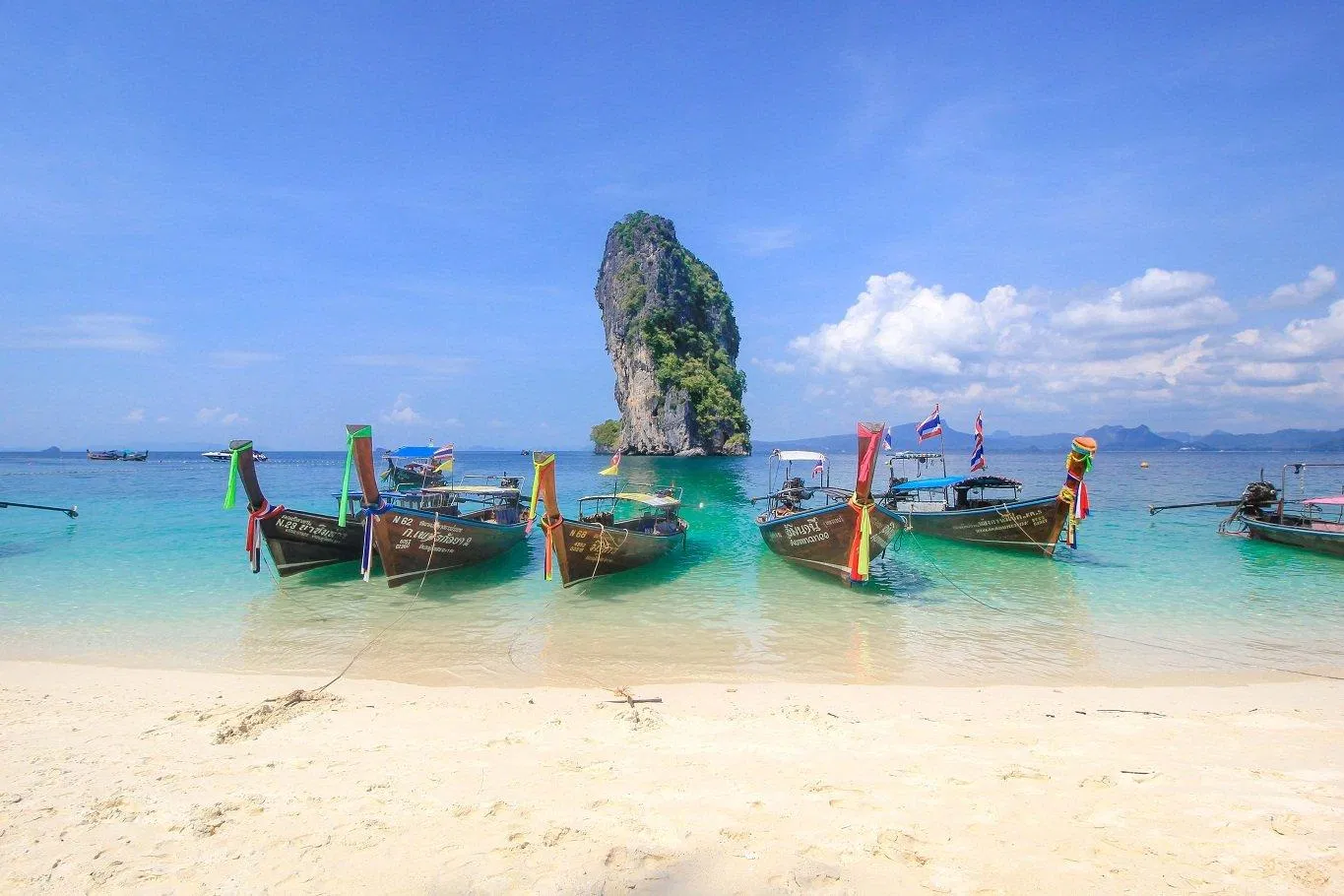 Những chiếc thuyền trên bờ cát trắng (Ảnh: Internet). Những chiếc thuyền trên bờ cát trắng (Ảnh: Internet).