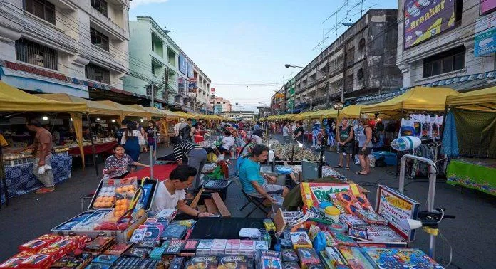 Các quầy hàng trên đường phố Krabi (Ảnh: Internet). Các quầy hàng trên đường phố Krabi (Ảnh: Internet).