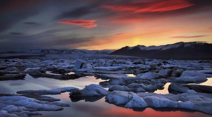 Hồ sông băng Jökulsárlón ở Iceland (Ảnh: Internet).