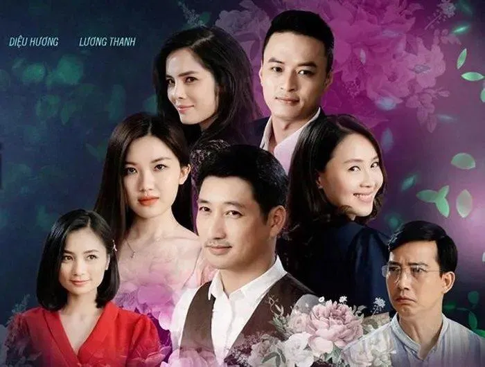Poster phim Hoa Hồng Trên Ngực Trái (Nguồn: Internet) Poster phim Hoa Hồng Trên Ngực Trái (Nguồn: Internet)