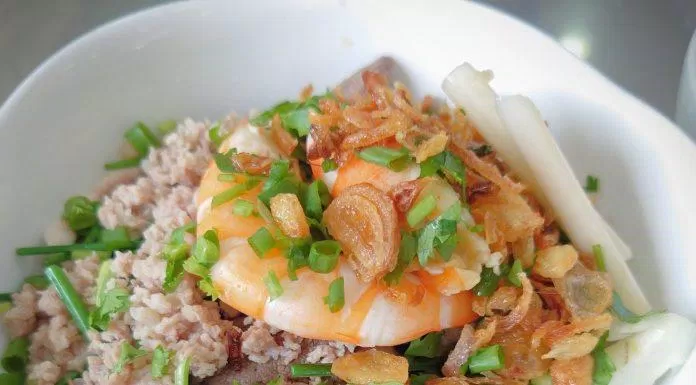 Hủ tiếu đầy topping (Nguồn: Internet)