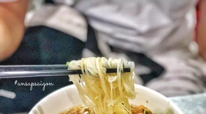 Những bát hủ tiếu nhiều topping của Hủ tiếu Nam Vang Thành Đạt (Nguồn: ansapsaigon)