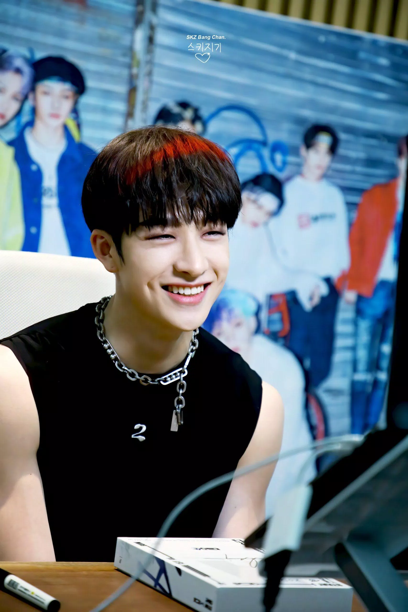 Má lúm đồng tiền của Bang Chan nhóm Stray Kids vô cùng đáng yêu và góp phần làm tăng thêm vẻ "sát thương" cho nụ cười của nam idol. (Nguồn: Internet)