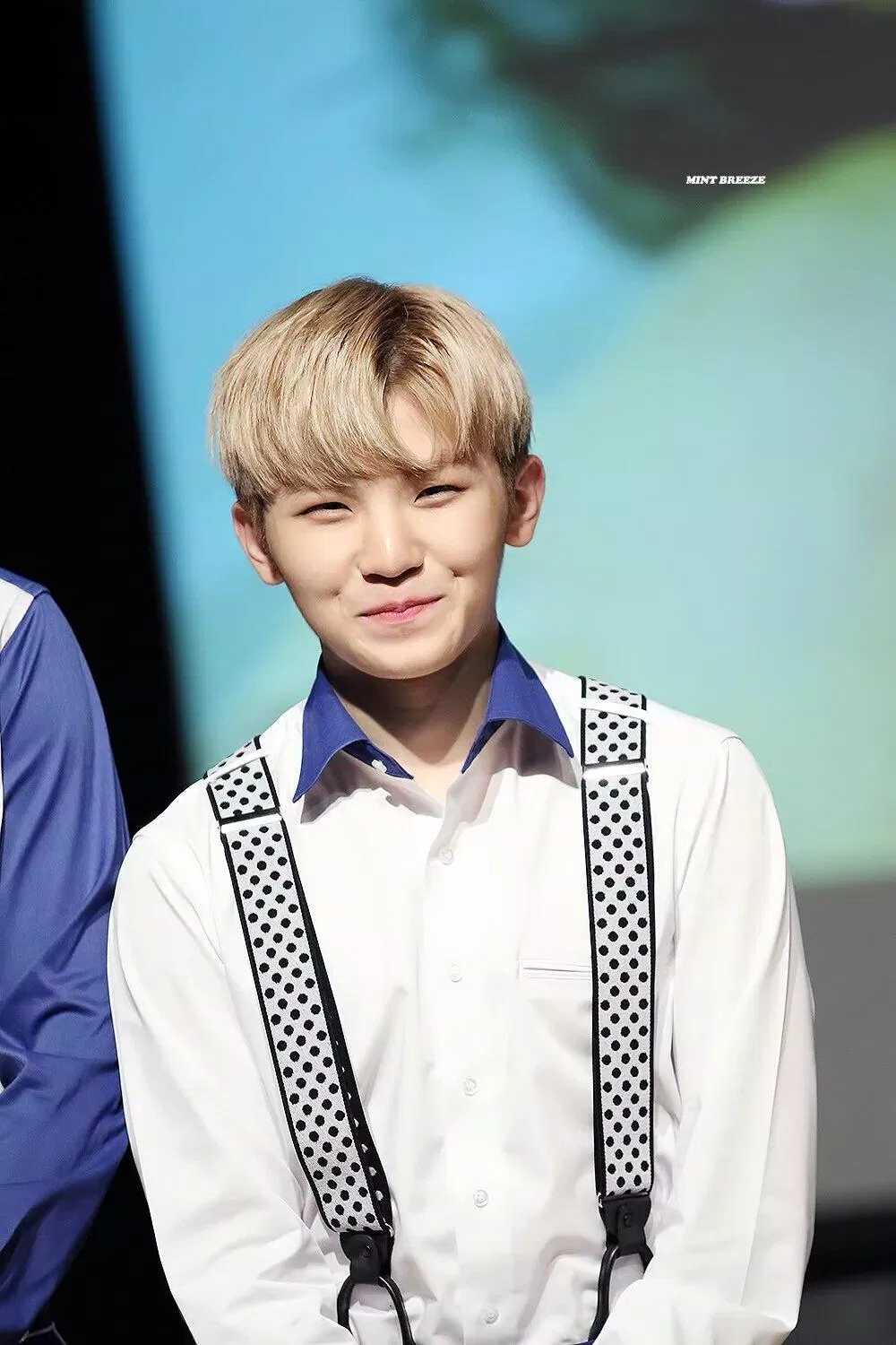 Má lúm đồng tiền của Woozi càng làm tăng thêm vẻ trẻ trung, đáng yêu cho ngoại hình của nam idol. (Nguồn: Internet)