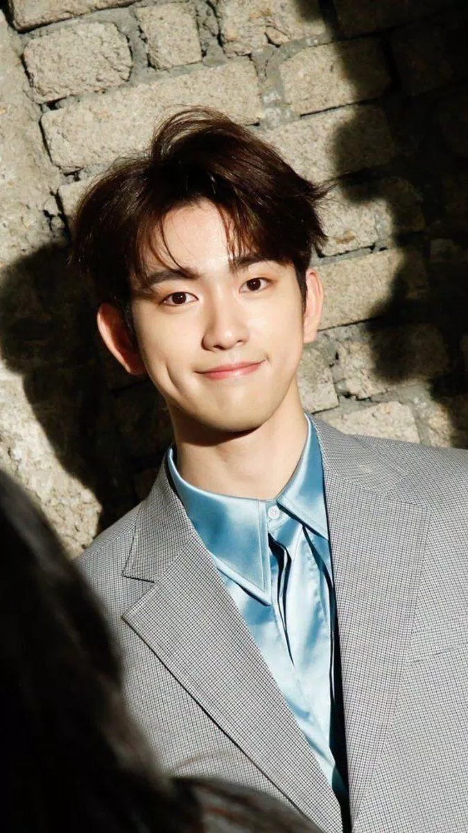 Jinyoung (GOT7) sở hữu 2 chiếc má lúm đồng tiền đáng yêu. (Nguồn: Internet)