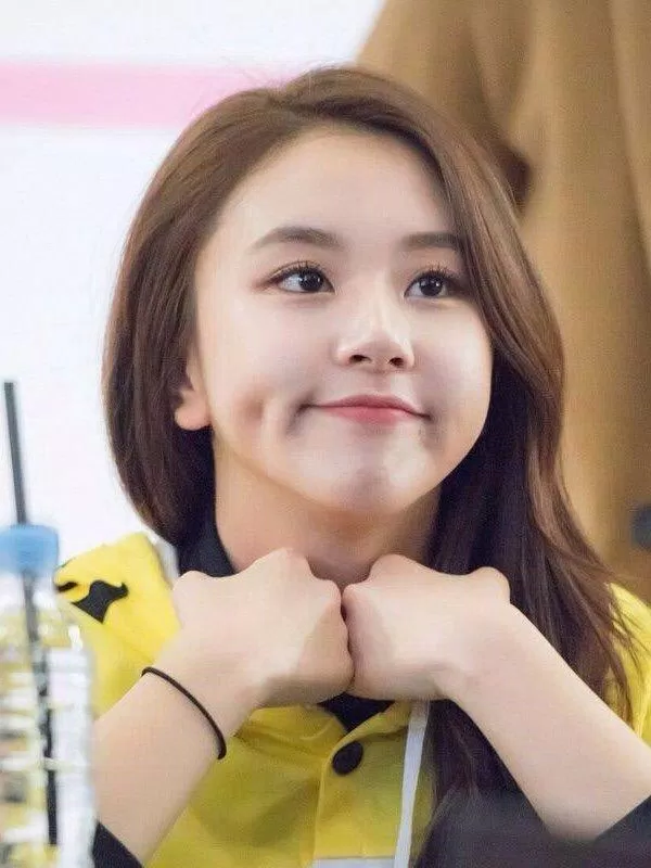 Má lúm đồng tiền của Chaeyoung (TWICE) rất dễ thương. (Nguồn: Internet)