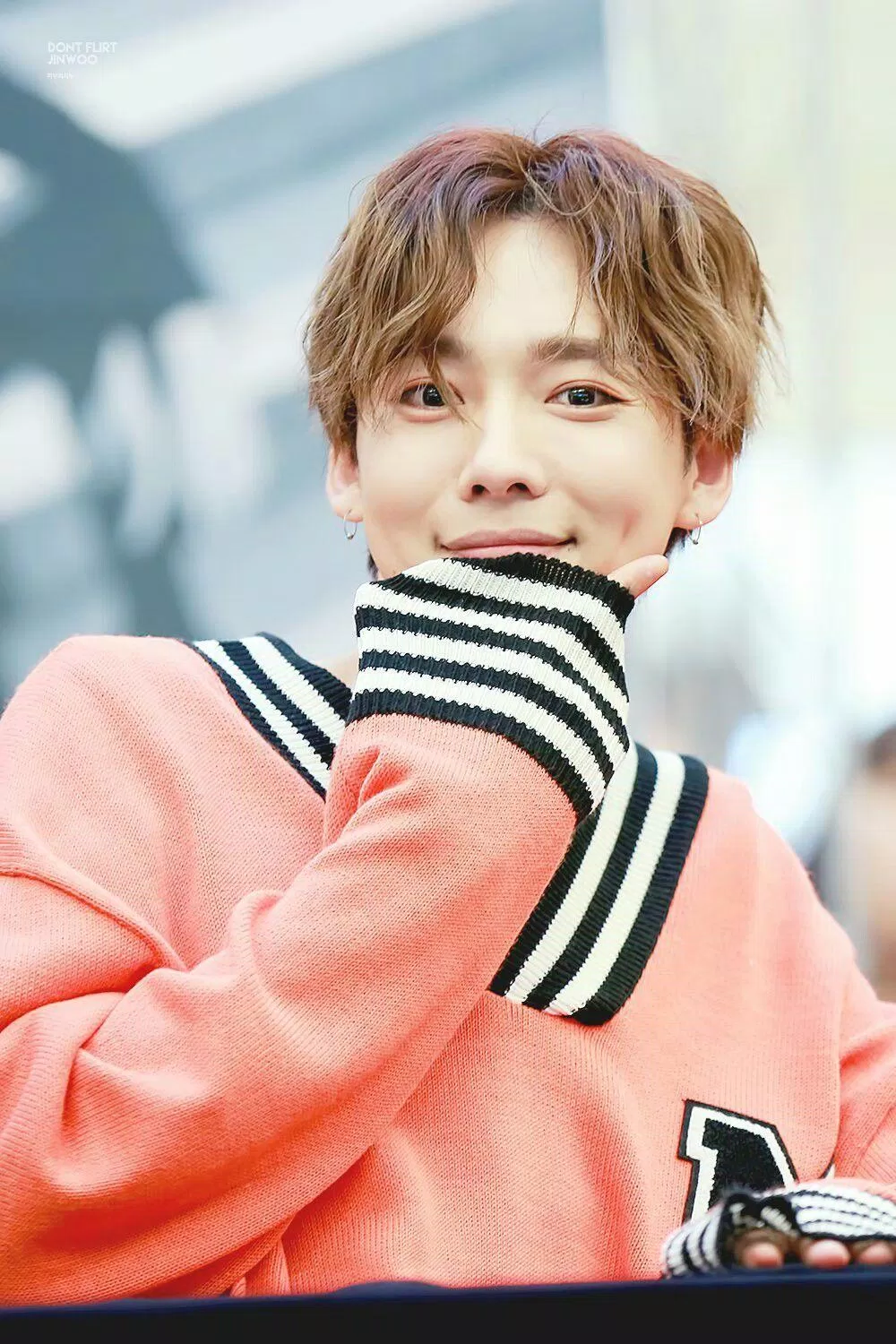 Jinwoo là một người rất dễ thương và má lúm đồng tiền của nam idol khiến fans không thể cưỡng lại được. (Nguồn: Internet)