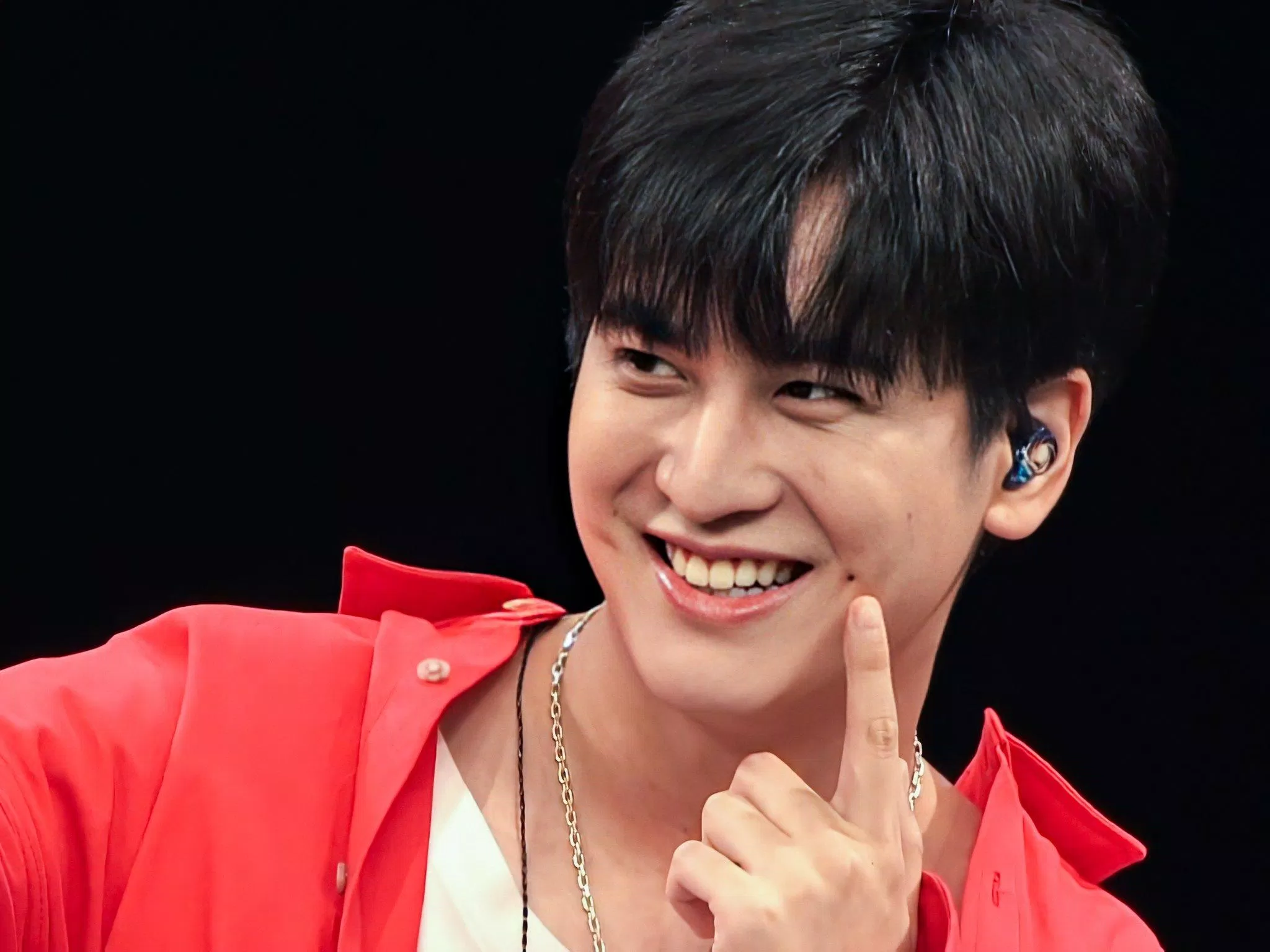 Chanwoo (iKON) khoe má lúm đồng tiền sâu của mình. (Nguồn: Internet)