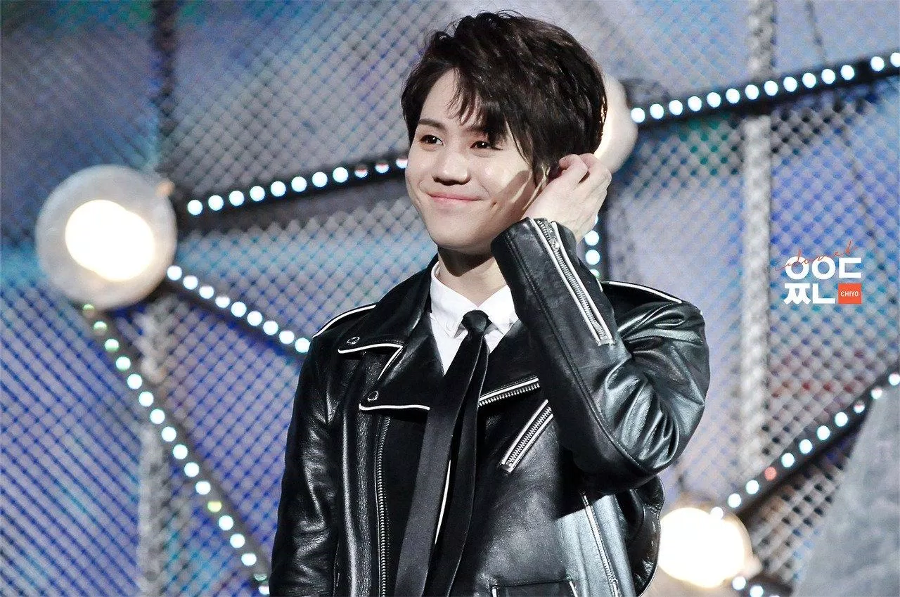 Không chỉ sở hữu giọng hát cao vút, Yoseob (HIGHLIGHT) còn thu hút sự chú ý của fans với má lúm đồng tiền dễ thương. (Nguồn: Internet)