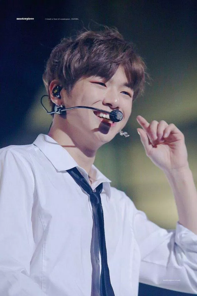 Má lúm đồng tiền của Kang Daniel có sức mạnh khủng khiếp có thể làm tan chảy trái tim của người hâm mộ. (Nguồn: Internet)