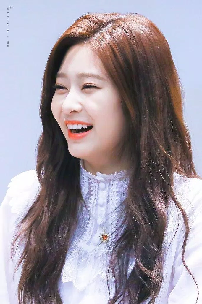 Má lúm đồng tiền Ấn Độ của Kim Minju (cựu thành viên IZ*ONE) rất đặc biệt và hiếm có. (Nguồn: Internet)