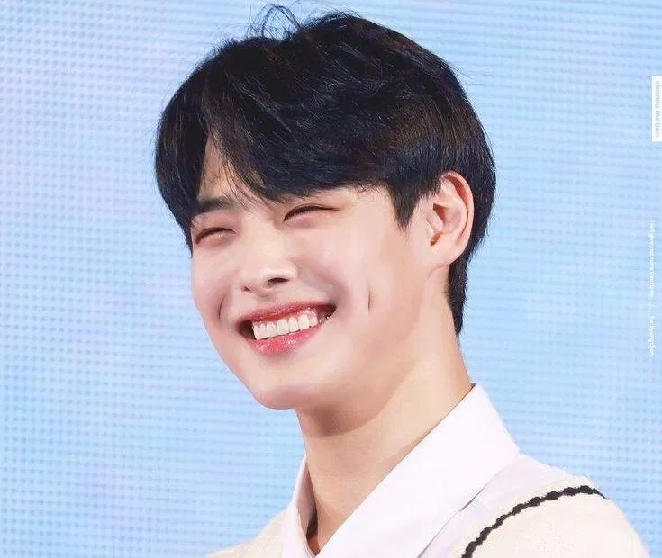 Nụ cười má lúm đồng tiền đã làm nên thương hiệu của Choi Byung Chan (VICTON). (Nguồn: Internet)