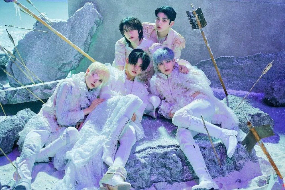 Yeonjun và TXT trong buổi chụp The Chaos Chapter: FREEZE (Ảnh: Internet). Yeonjun và TXT trong buổi chụp The Chaos Chapter: FREEZE (Ảnh: Internet).