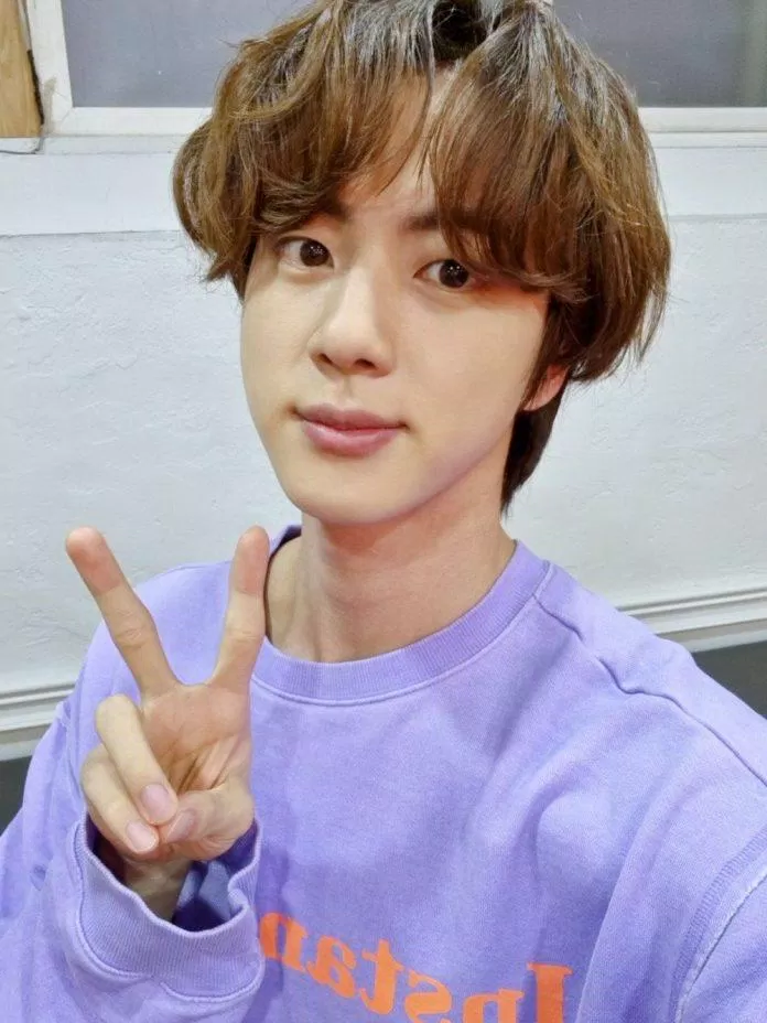 Jin (BTS) làm tan chảy trái tim người hâm mộ với ngoại hình tuyệt đẹp. (Nguồn: Internet)