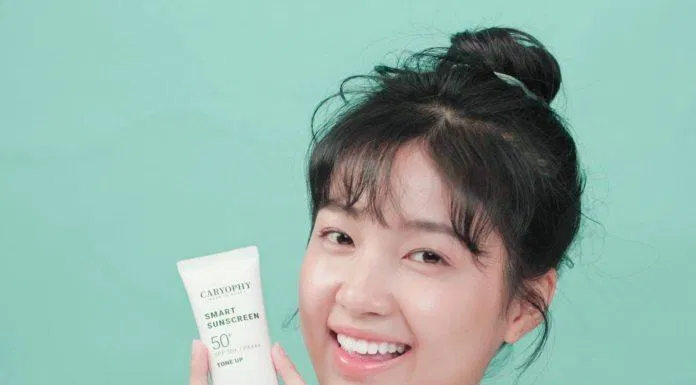 Sử dụng kem chống nắng Caryophy Smart Sunscreen hàng ngày vào buổi sáng cũng như apply lại 1-2 lần trong ngày để da được bảo vệ tối ưu (Nguồn: Internet).