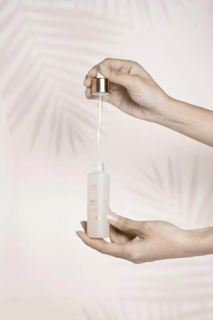 Tinh chất có kết cấu gel đặc, thẩm thấu cực nhanh.