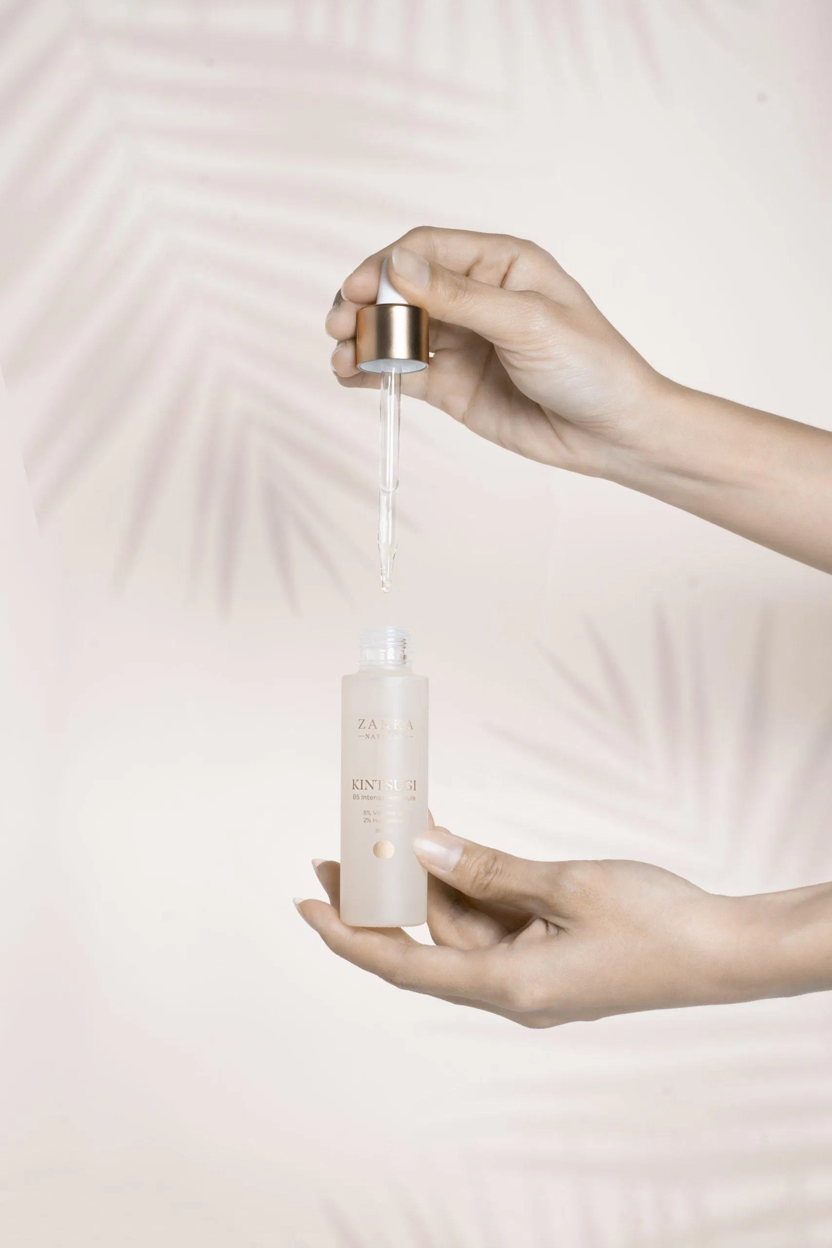 Tinh chất có kết cấu gel đặc, thẩm thấu cực nhanh.