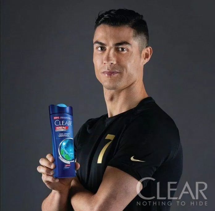 Christian Ronaldo - ngôi sao bóng đá được yêu thích trên toàn thế giới quảng cáo cho sản phẩm Clear