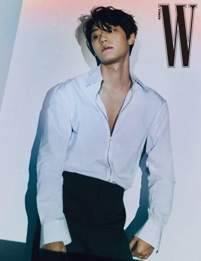 Lee Do Hyun sở hữu ngoại hình điển trai, diễn xuất tốt và dám thử sức với nhiều vai diễn đa dạng, khác biệt (Ảnh: Internet). Lee Do Hyun sở hữu ngoại hình điển trai, diễn xuất tốt và dám thử sức với nhiều vai diễn đa dạng, khác biệt (Ảnh: Internet).
