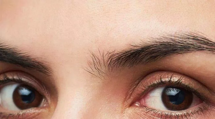 Vùng da dưới mắt là nơi đầu tiên xuất hiện những dấu hiệu lão hóa sớm trên da (Nguồn: Internet).