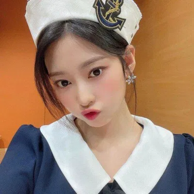Kim Min Ju được chú ý nhờ khuôn mặt nhỏ nhắn và vẻ đẹp trong sáng của mình (Ảnh: Internet). Kim Min Ju được chú ý nhờ khuôn mặt nhỏ nhắn và vẻ đẹp trong sáng của mình (Ảnh: Internet).