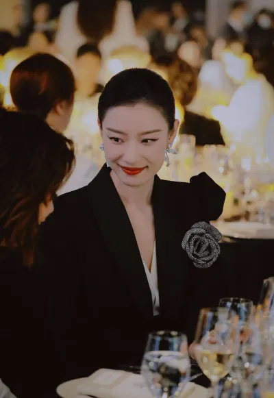 Hình ảnh Nghê Ni tại Marie Claire Thịnh Điển trước đó (Ảnh: Internet). Hình ảnh Nghê Ni tại Marie Claire Thịnh Điển trước đó (Ảnh: Internet).
